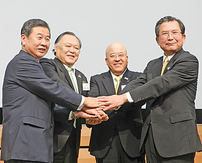 （左から）丸尾氏、菊間氏、田川氏、吉川氏