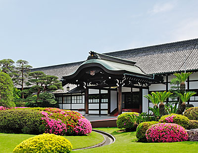 明治記念館本館玄関