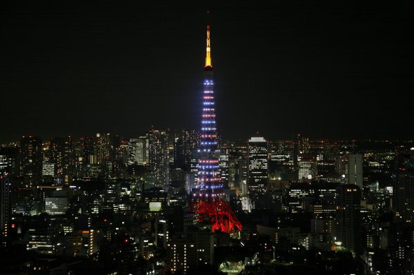 日仏交流160 年記念 東京タワー仏国国旗カラーに 旬刊旅行新聞 株式会社旅行新聞新社