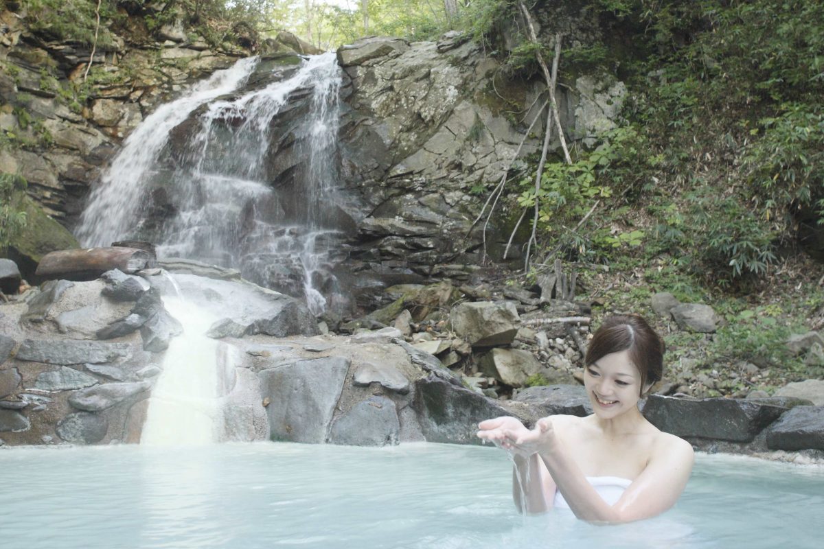 岩手県の混浴野天風呂「仙女の湯」今季の営業開始　休暇村岩手網張温泉